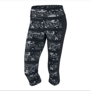 Nike Women's Epic Lux Toght Fit Capris - Digital camo print